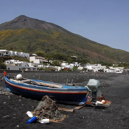 Ginestra Sulla Di * Stromboli
