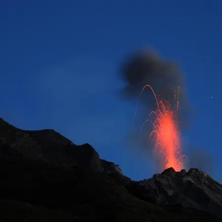 Ginestra Sulla Di Stromboli